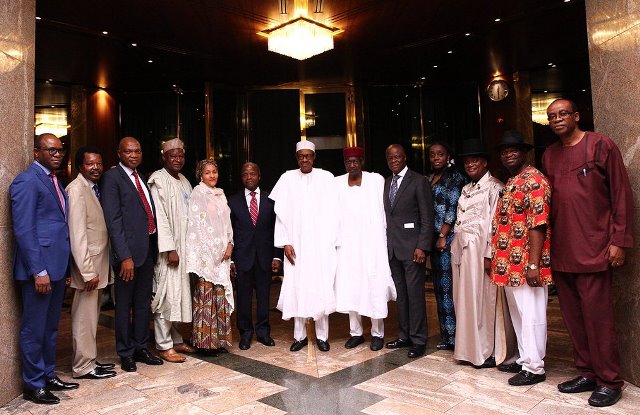 President Buhari in a group photograph with members of the Governing Council of the Ogoni Land Clean-up