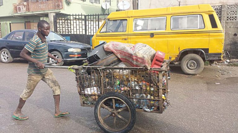 Lagos bans cart pushers and wheelbarrow operators