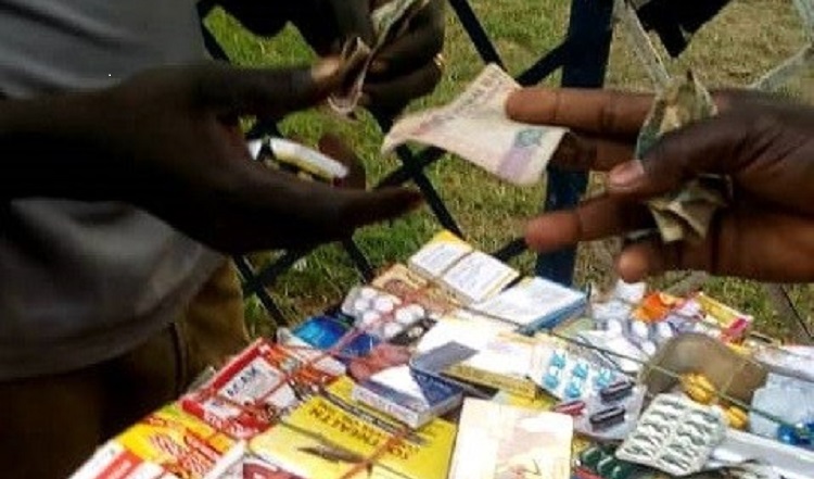 Drug peddler exchanging drug with money in Ijora, Lagos