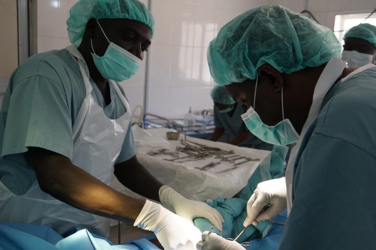 ICRC trains 30 Nigerian surgeons on magt of wounded patients 