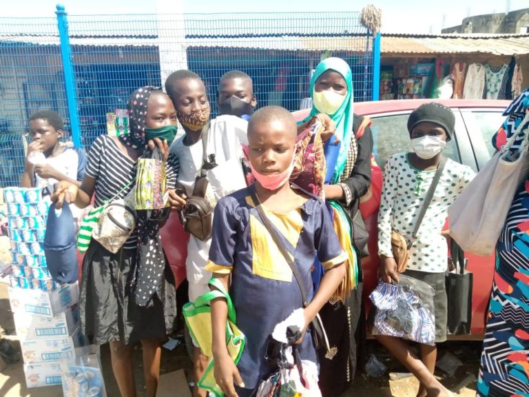 Coronavirus: Children hawk facemasks in Lagos while schools remain closed