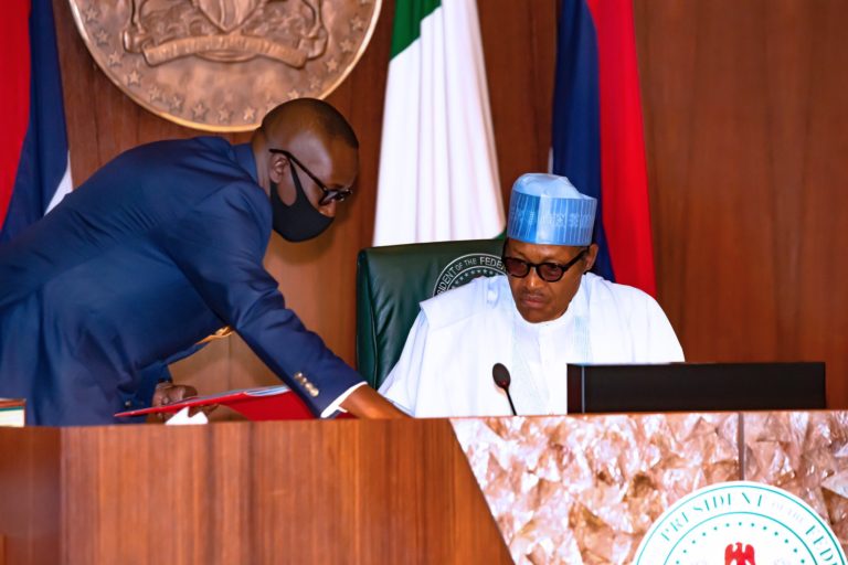 Buhari talks tough to Service Chiefs, says “your best is not good enough”
