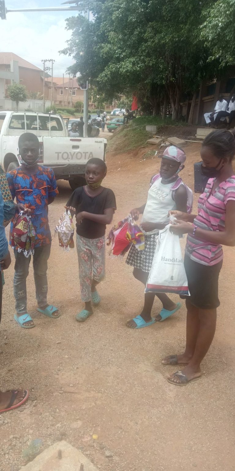 Children hawk facemask in FCT to survive during lockdown