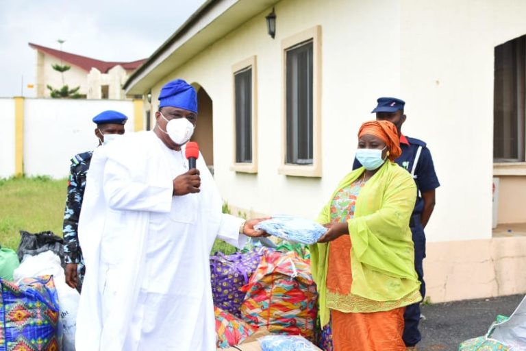 Kwara Govt distributes face masks to students, as schools reopen August 5
