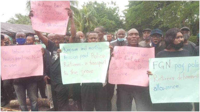 Police retirees protest in Niger, say they have been reduced to beggars
