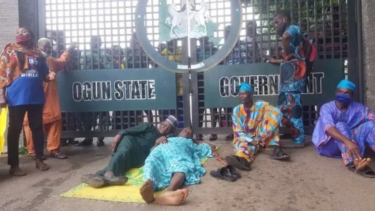 Pensioners protest non-payment of 10-year outstanding gratuities in Ogun