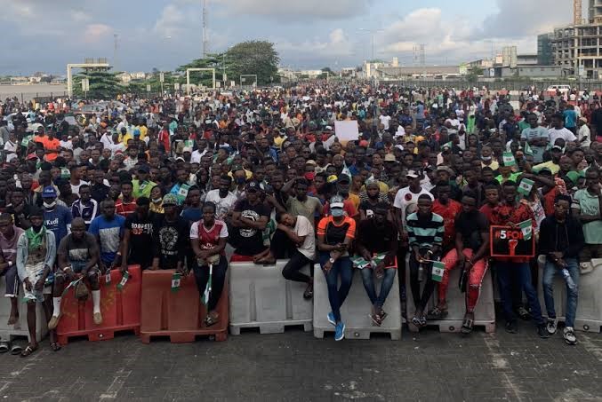 Photo of End SARS protesters taken at the Lekki Toll Gate on Tuesday 20th October, 2020 Credit:Twitter