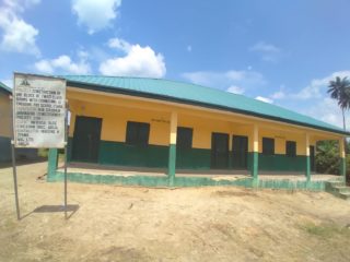Contractor used plywood to divide one of the two classrooms to get three classrooms in a block of two classrooms constructed at Emoghwe Primary School.