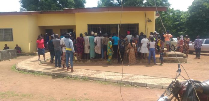 Ado- Ekiti residents in last minute collection of PVC