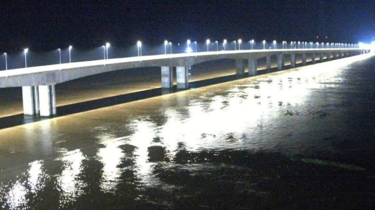 FG bans articulated vehicles from using second Niger Bridge