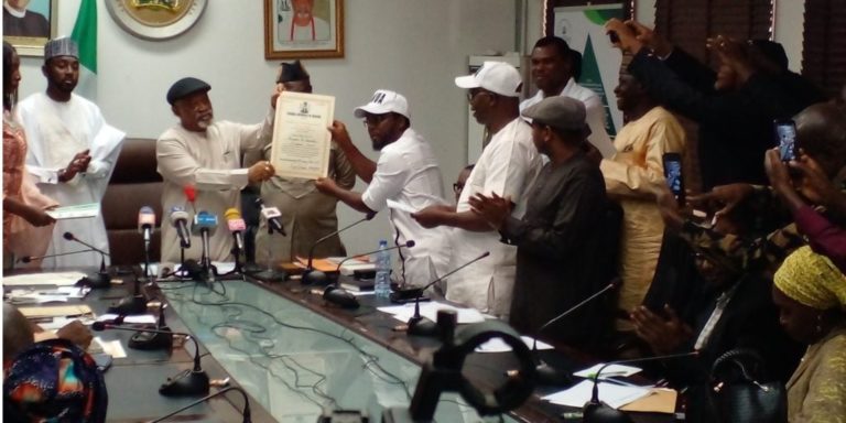 FG issues certificates to CONUA, NAMDA, warns against strike
