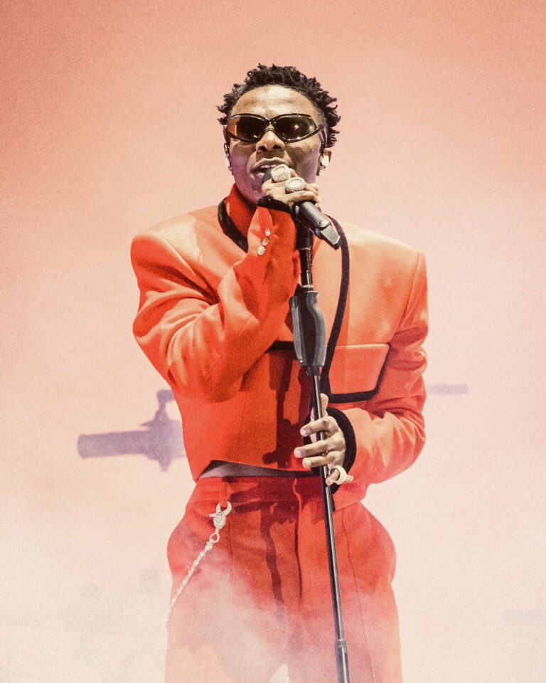 Fans hail Wizkid’s performance at Tottenham Hotspur stadium