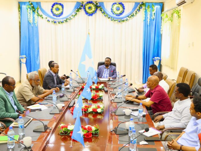 The communication minister of Somalia at a meeting with his team/ Credit: Jama Hassan khalif on Twitter.