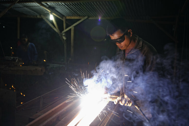 ‘Working more than 55hrs a week increases risk of death’