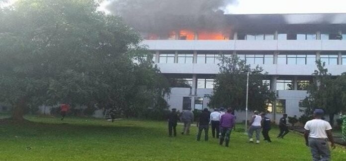 Nigeria's Supreme Court complex in Abuja on fire. PHOTO CREDIT: Blueprint Newspaper.