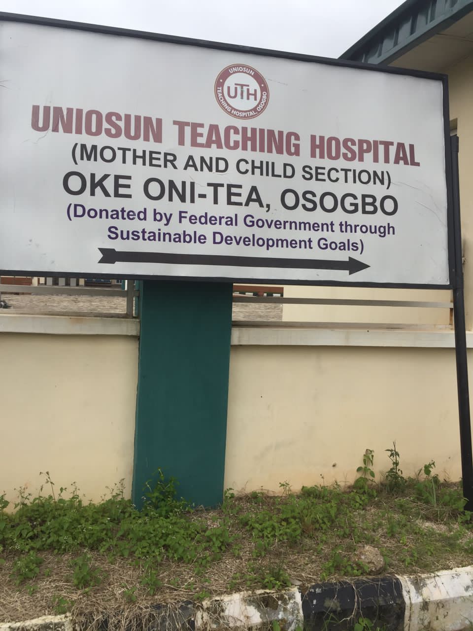 A signage indicating that the 100-bed is under UTH management. Credit: LAWAL Sofiyyat Bolanle, PEN PRESS