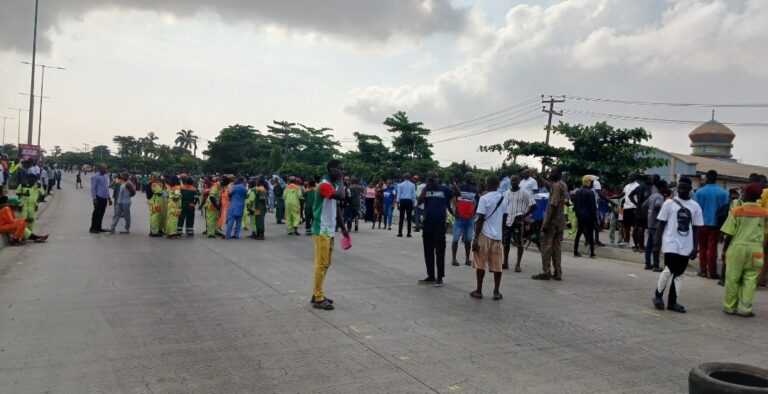 Bus driver allegedly chased by LASTMA officers kills 2 cleaners in Lagos, flees