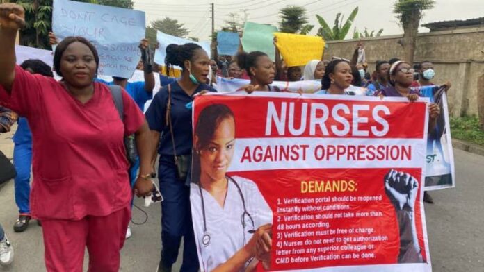 Aggrieved nurses protesting against the new verification guideline in Abuja
