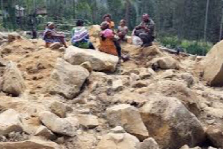 About 2000 people buried alive in landslide in Papua New Guinea