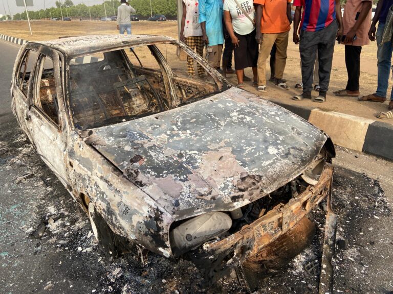 Mob kills two suspected one-chance robbers in Abuja