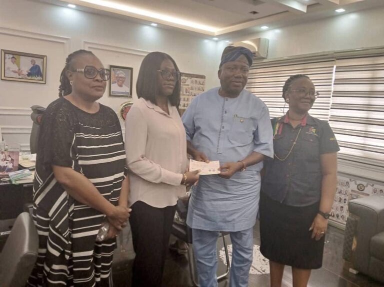 Again, Sanwo-Olu awards N10m to LASU best graduating student