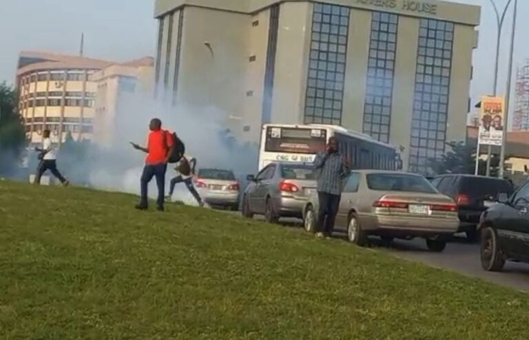 Security operatives disperse #FreeNnamdiKanuNow protesters in Abuja