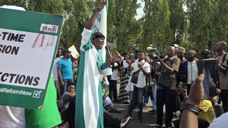 Police disperse protesters demanding electoral reform with tear gas at National Assembly