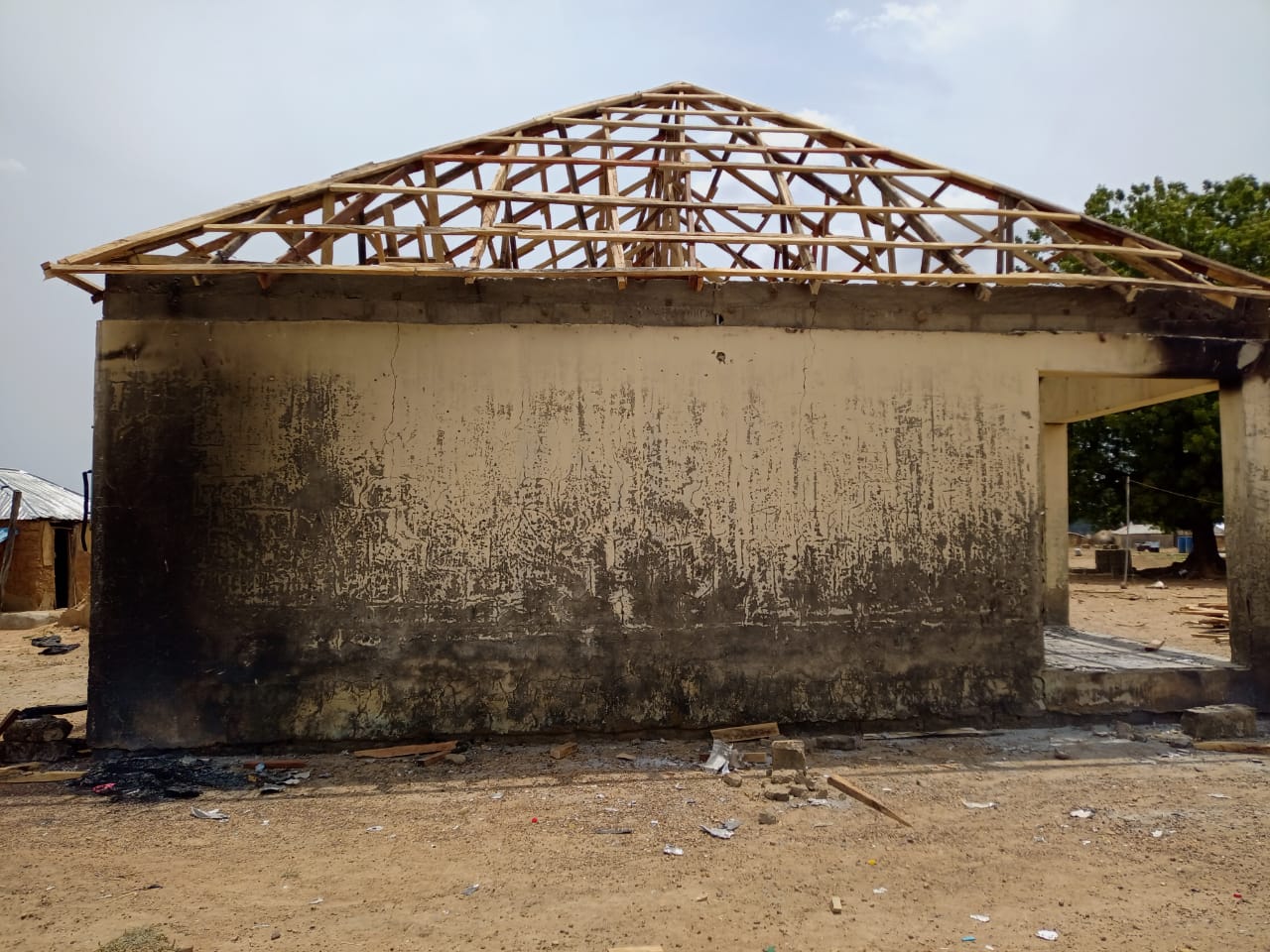 Overran SSS office in Bagna