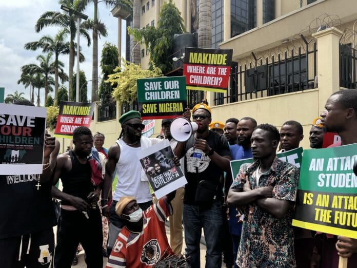 Soldiers, others block Aso Villa as protesters demand Tinubu's resignation over insecurity