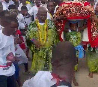 10-year-old princess carries Osun festival calabash